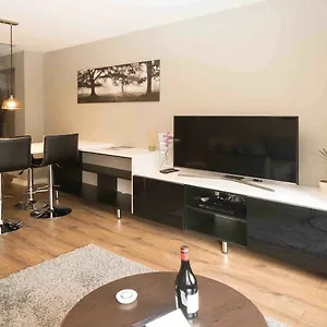 https://aaron-wise-apartments.cardiffhotelswales.com